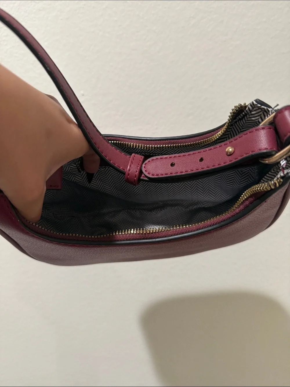 Elegant Women's Shoulder Bag in Wine Red